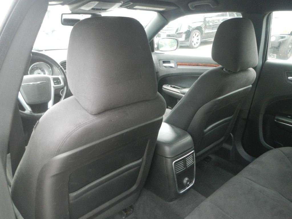 2012 Chrysler 300 Image 42
