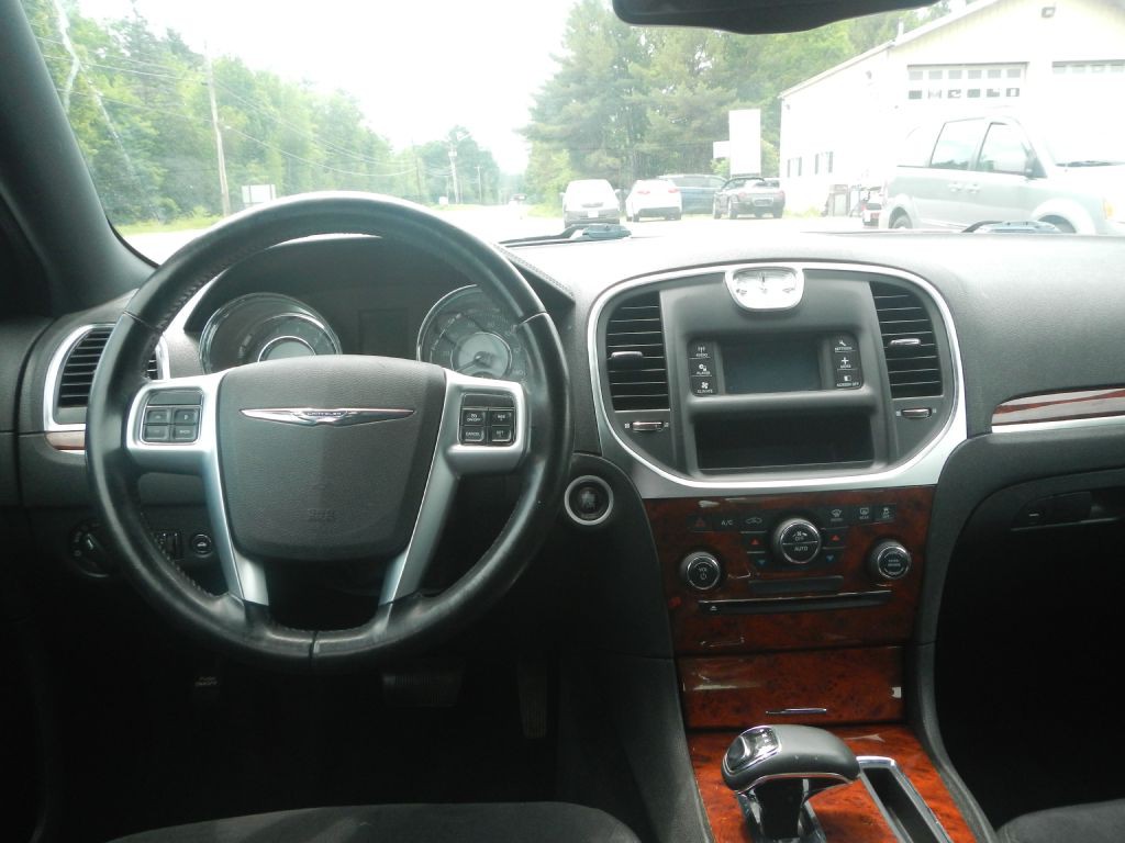 2012 Chrysler 300 Image 44