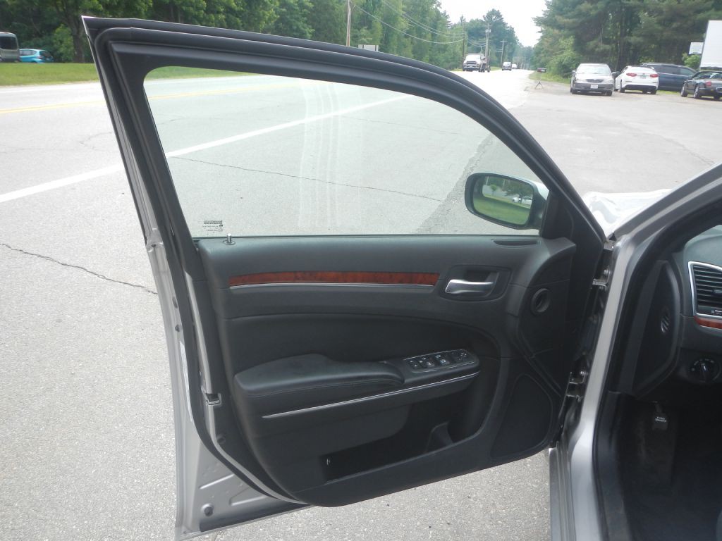 2012 Chrysler 300 Image 45