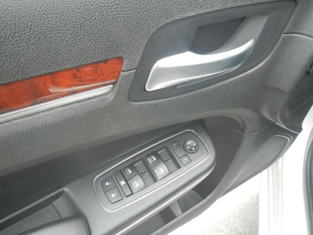 2012 Chrysler 300 Image 46
