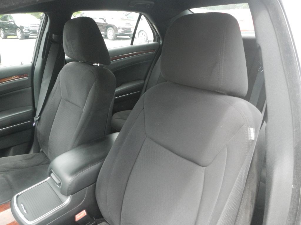 2012 Chrysler 300 Image 47