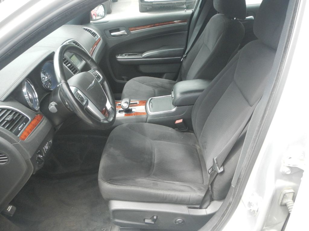 2012 Chrysler 300 Image 48