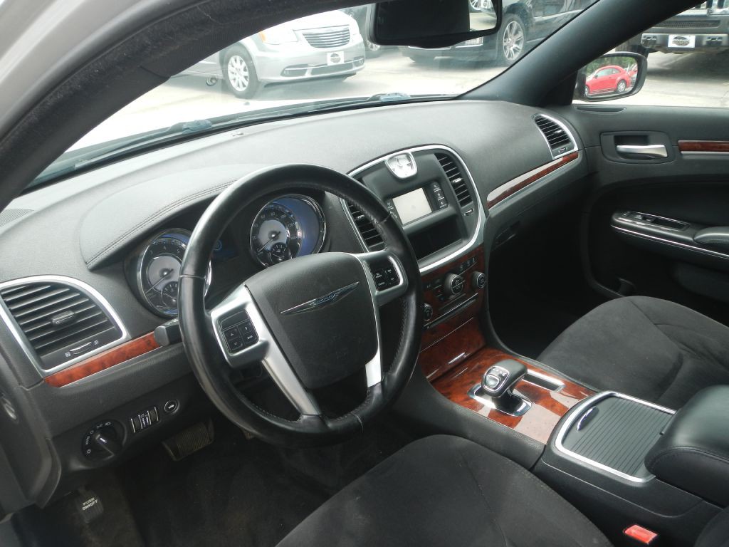2012 Chrysler 300 Image 49