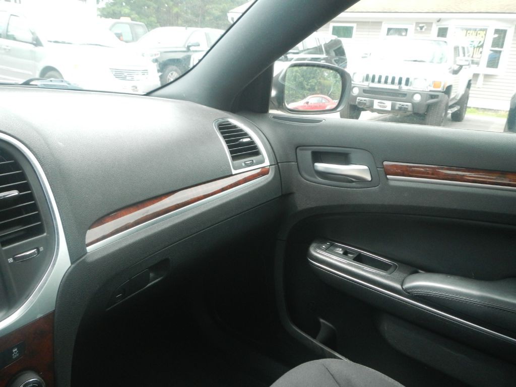 2012 Chrysler 300 Image 50