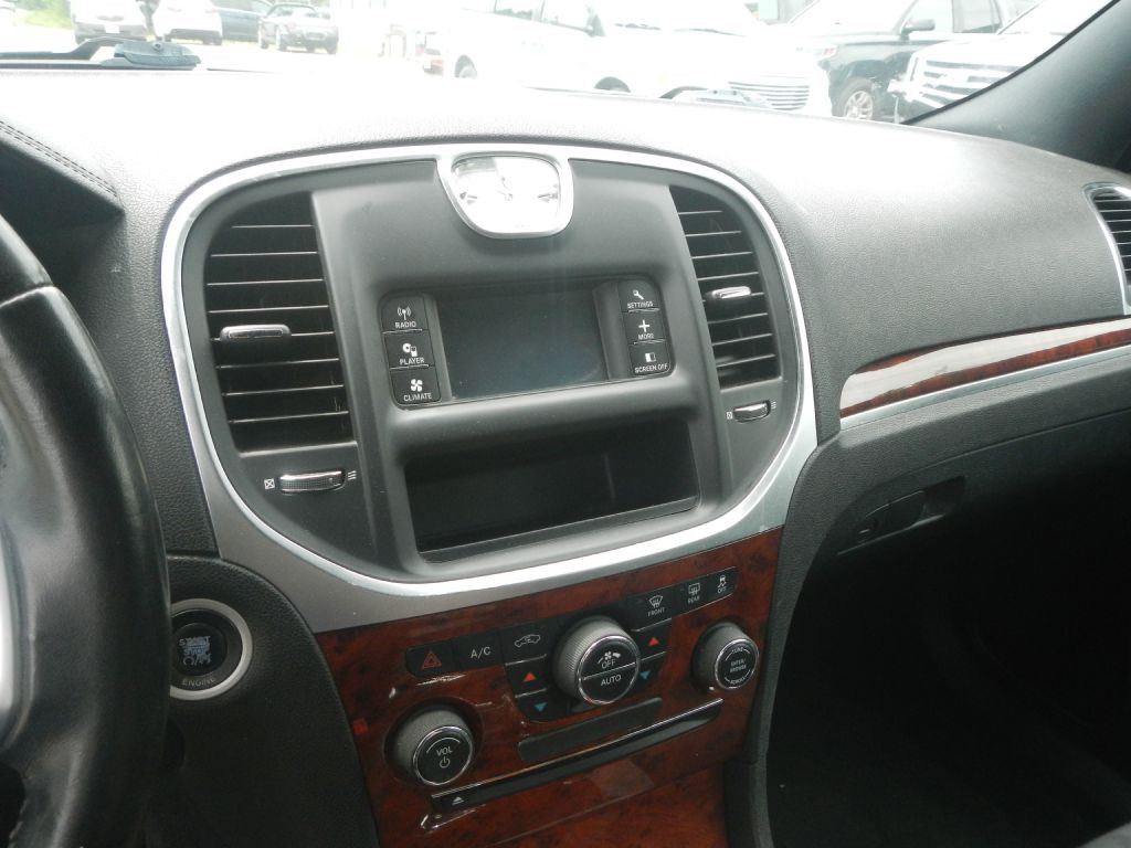 2012 Chrysler 300 Image 51