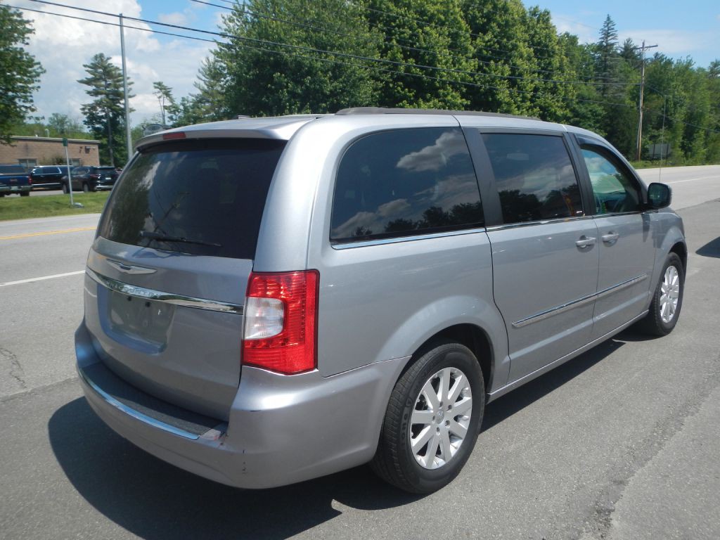 2014 Chrysler Town & Country Image 8