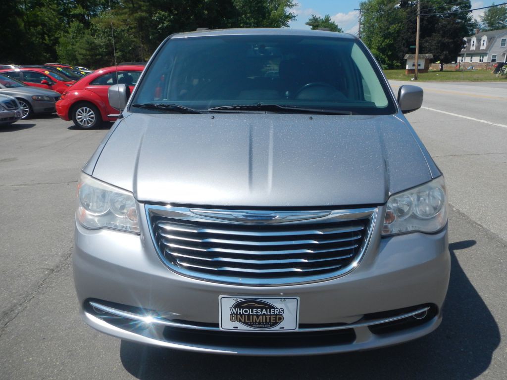 2014 Chrysler Town & Country Image 13
