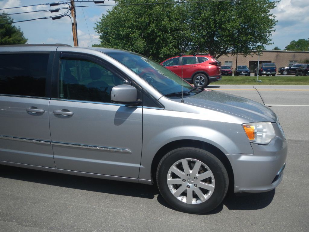 2014 Chrysler Town & Country Image 15