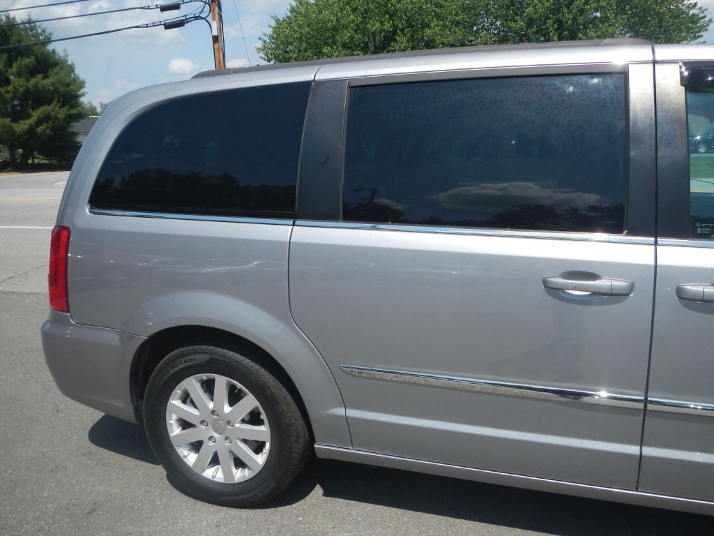 2014 Chrysler Town & Country Image 16