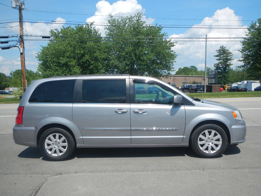 2014 Chrysler Town & Country Image 17