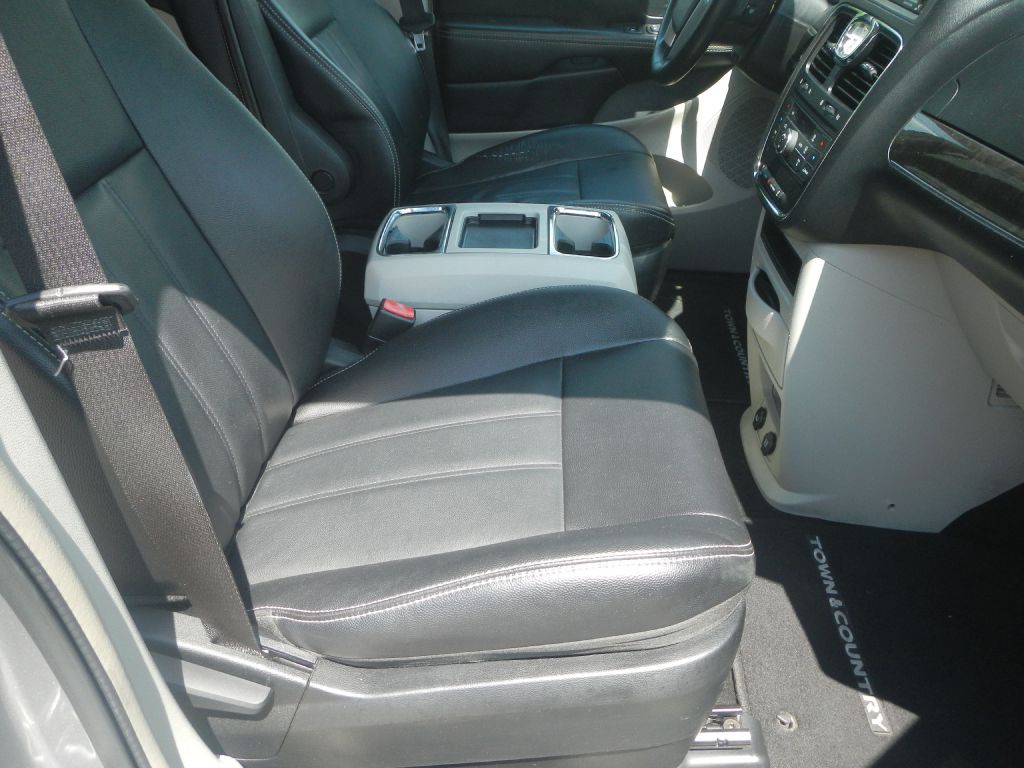 2014 Chrysler Town & Country Image 20