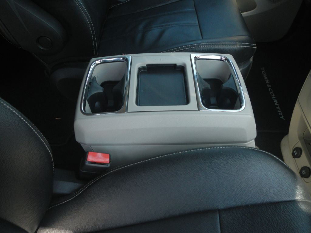 2014 Chrysler Town & Country Image 22