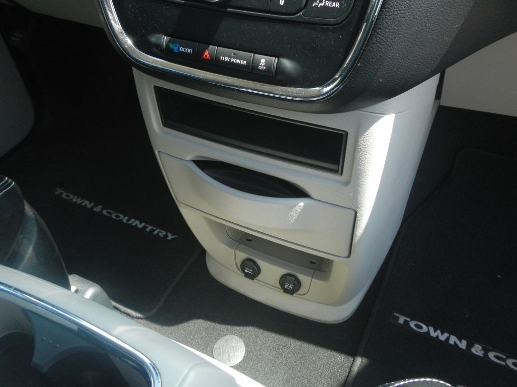 2014 Chrysler Town & Country Image 26