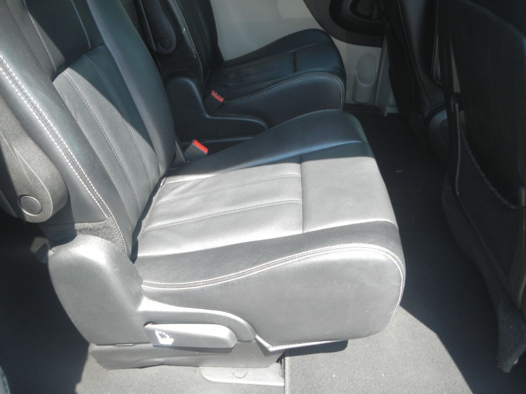 2014 Chrysler Town & Country Image 27