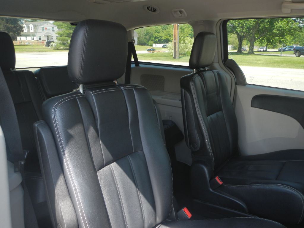 2014 Chrysler Town & Country Image 28