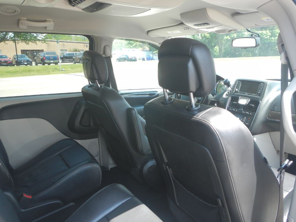 2014 Chrysler Town & Country Image 29