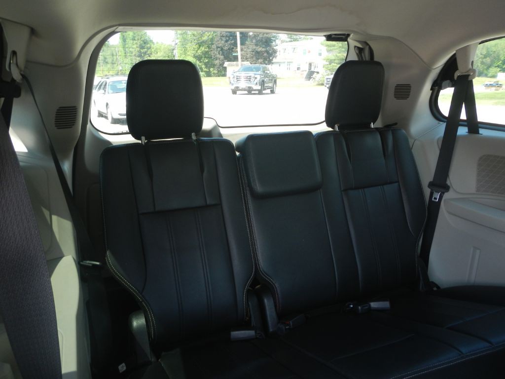2014 Chrysler Town & Country Image 34