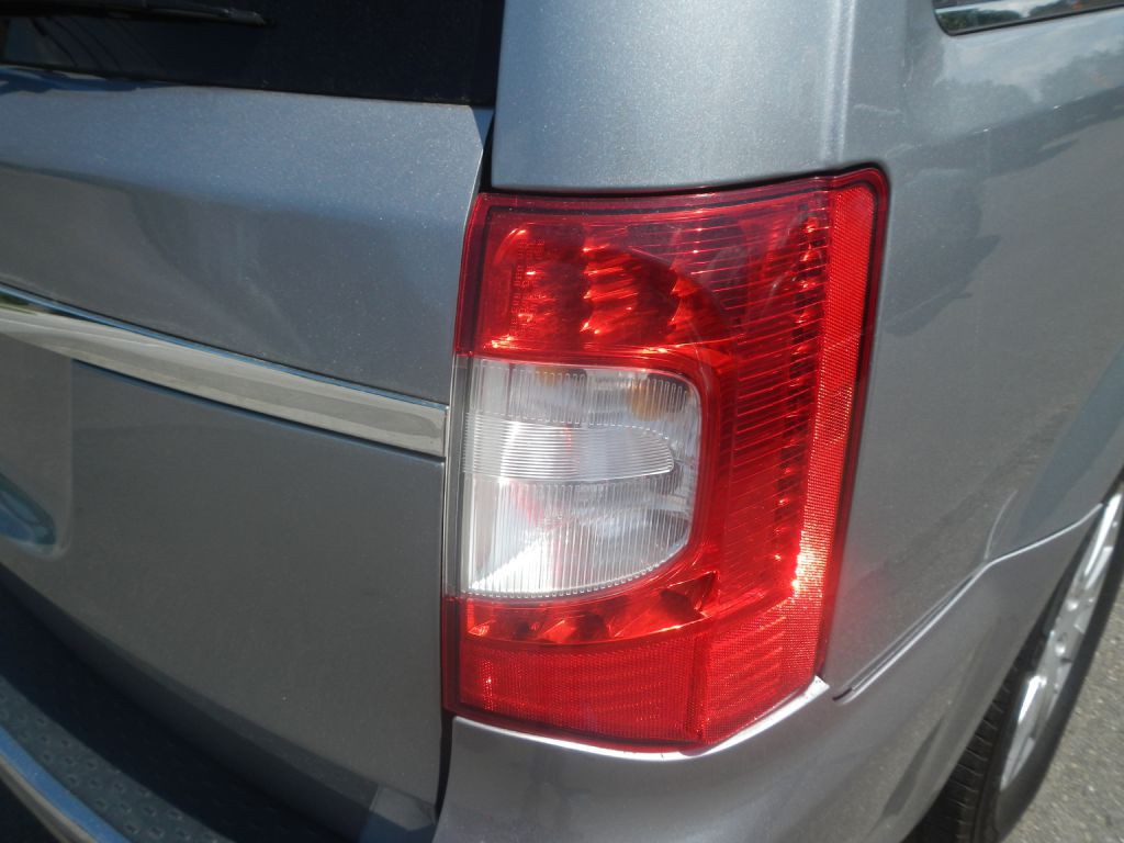 2014 Chrysler Town & Country Image 36