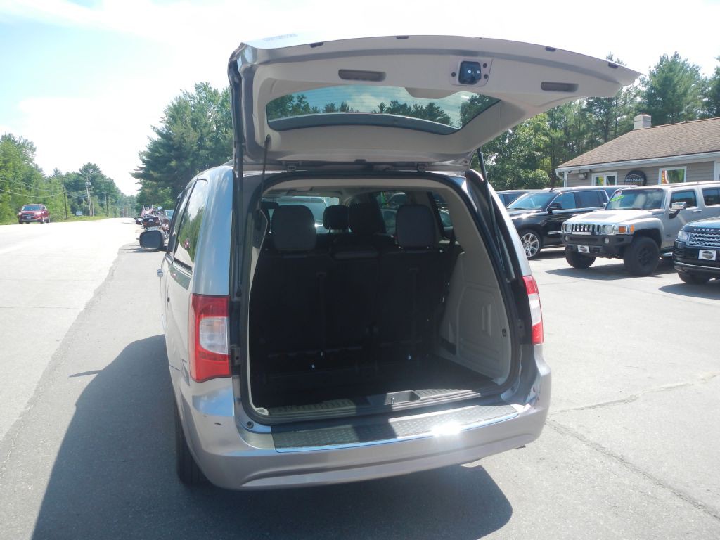2014 Chrysler Town & Country Image 38