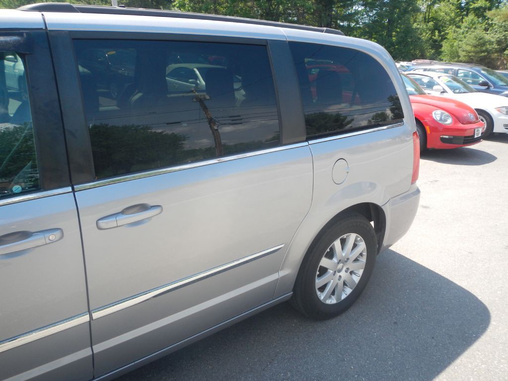 2014 Chrysler Town & Country Image 44