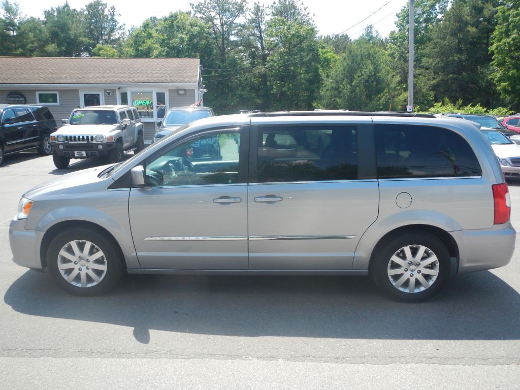 2014 Chrysler Town & Country Image 45