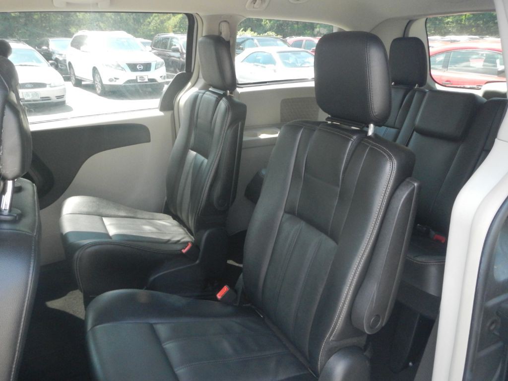 2014 Chrysler Town & Country Image 49