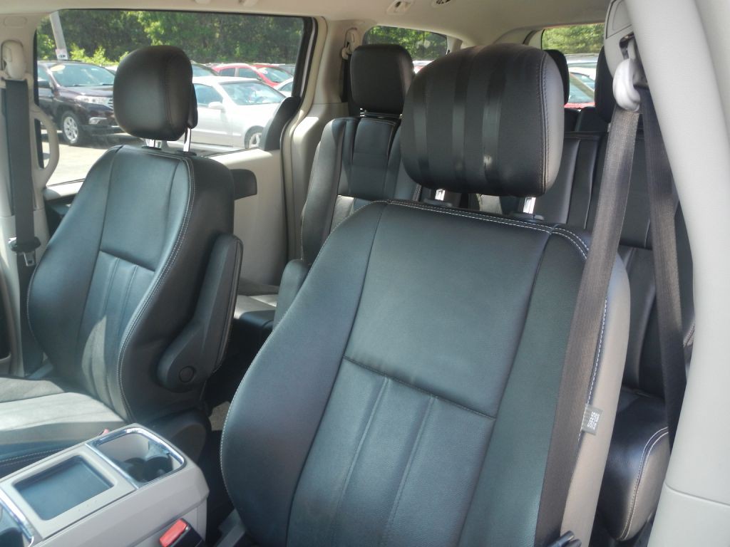 2014 Chrysler Town & Country Image 57