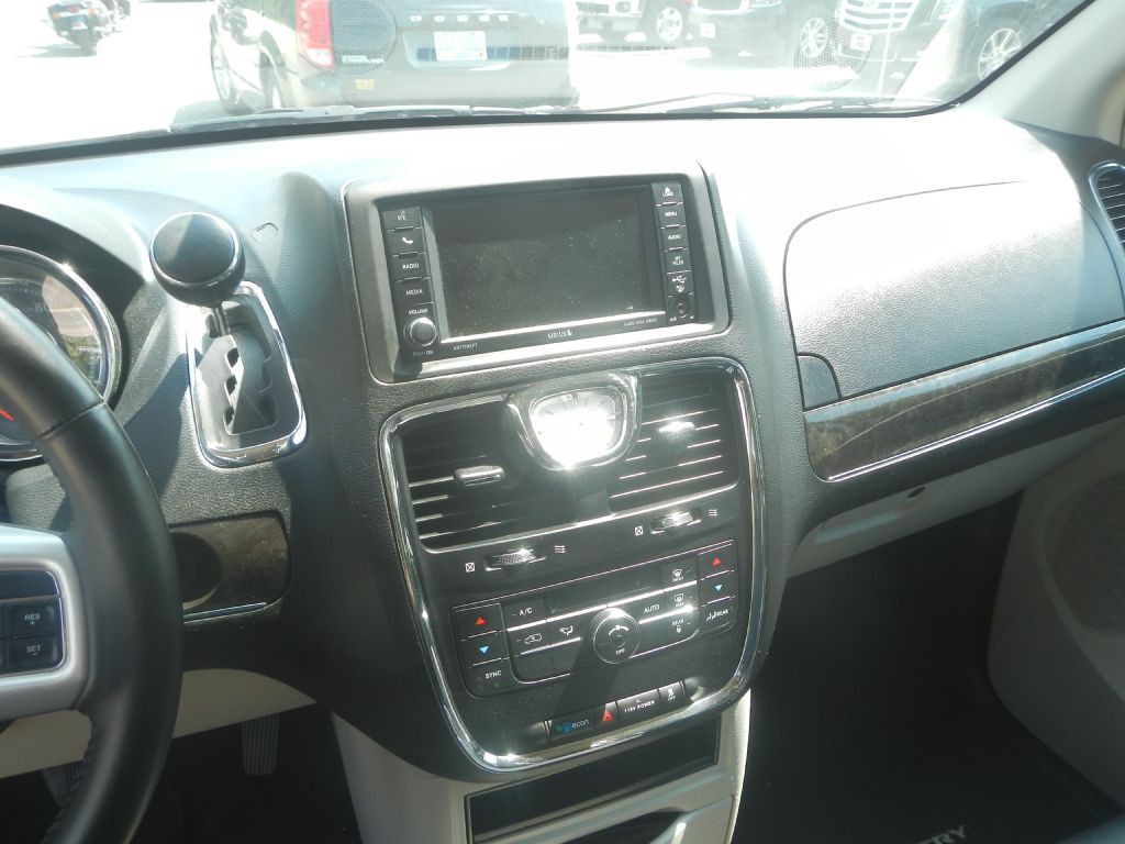 2014 Chrysler Town & Country Image 59