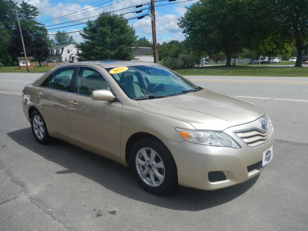 2011 Toyota Camry Image 2