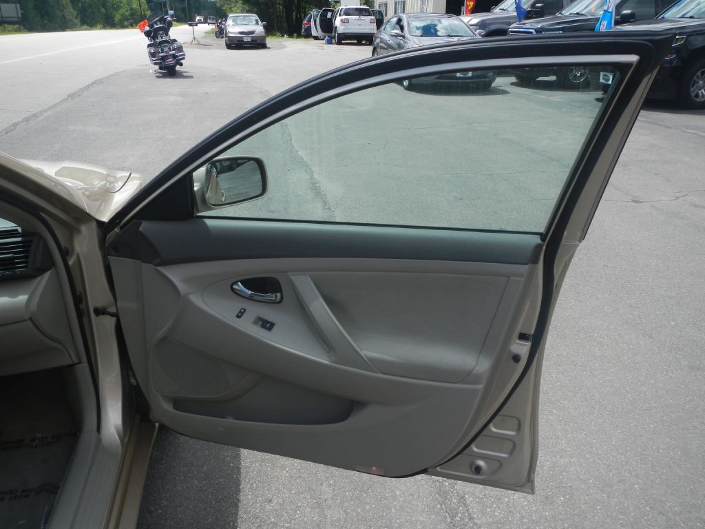 2011 Toyota Camry Image 17