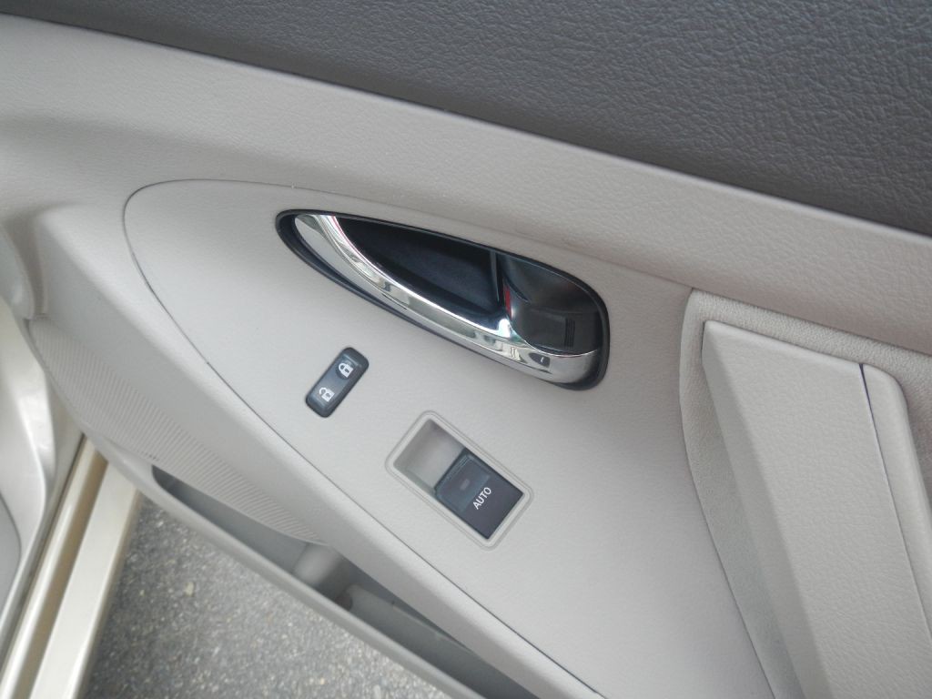 2011 Toyota Camry Image 18