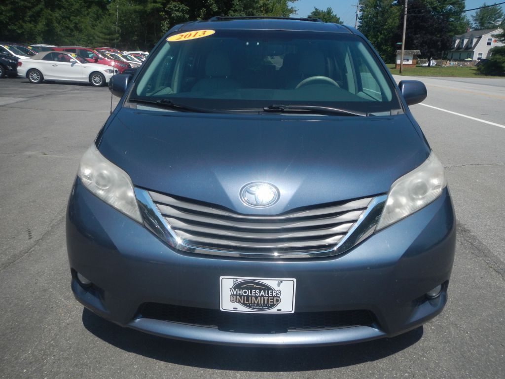 2013 Toyota Sienna Image 13
