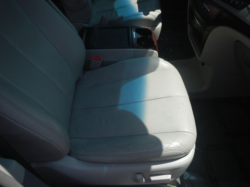 2013 Toyota Sienna Image 18