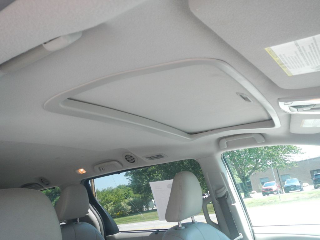 2013 Toyota Sienna Image 19