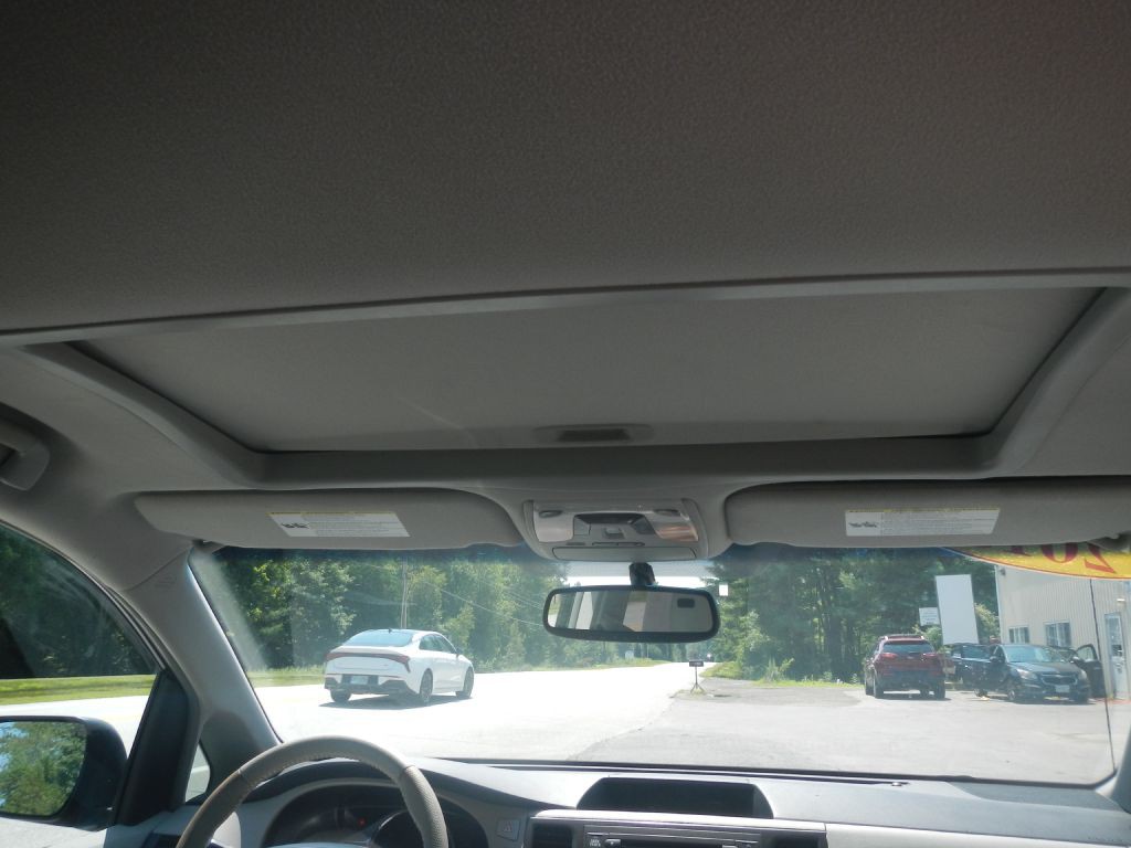 2013 Toyota Sienna Image 30