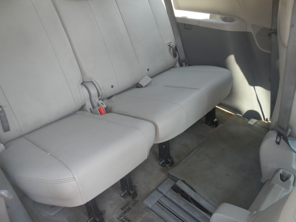 2013 Toyota Sienna Image 31