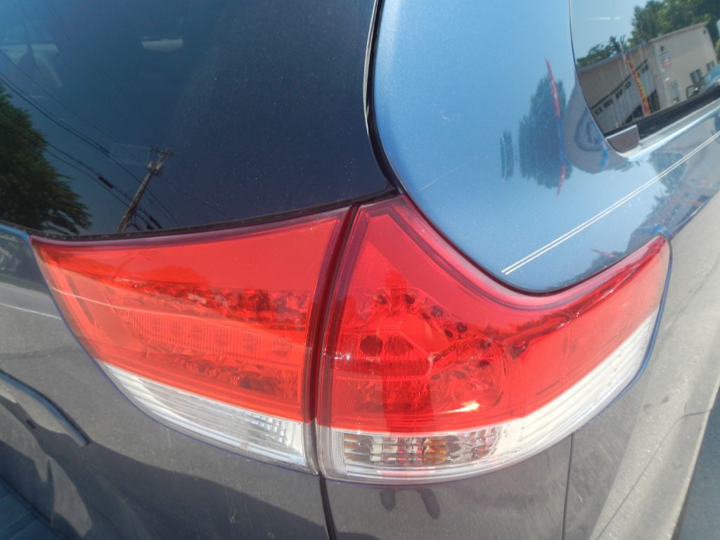 2013 Toyota Sienna Image 33