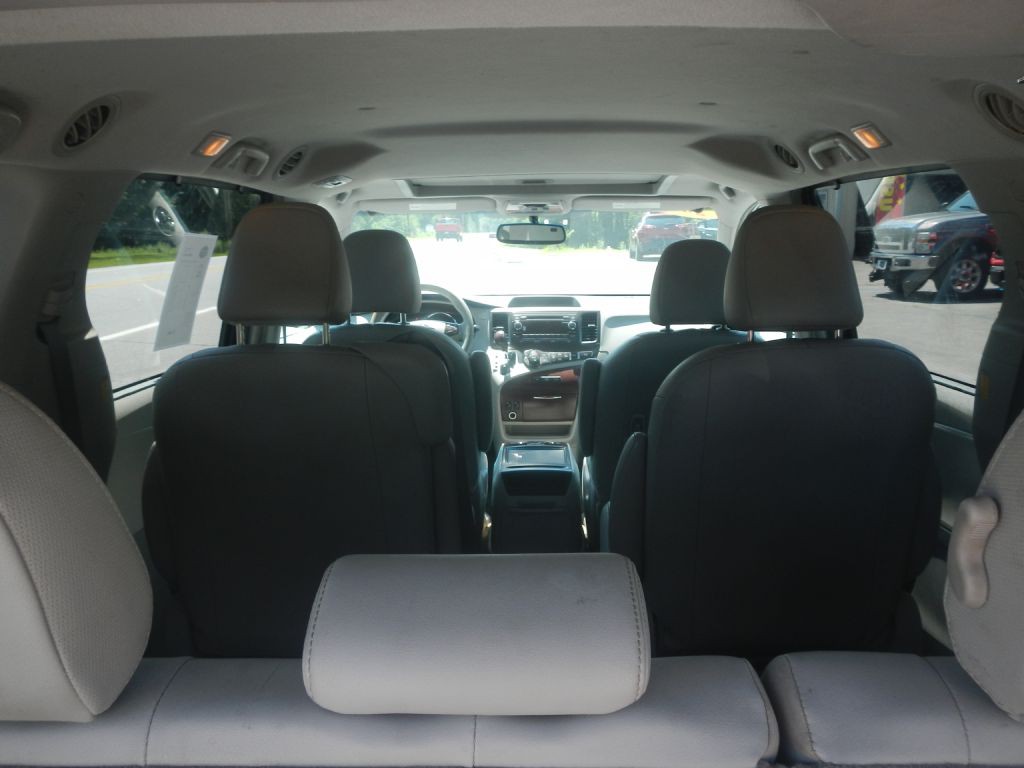 2013 Toyota Sienna Image 37