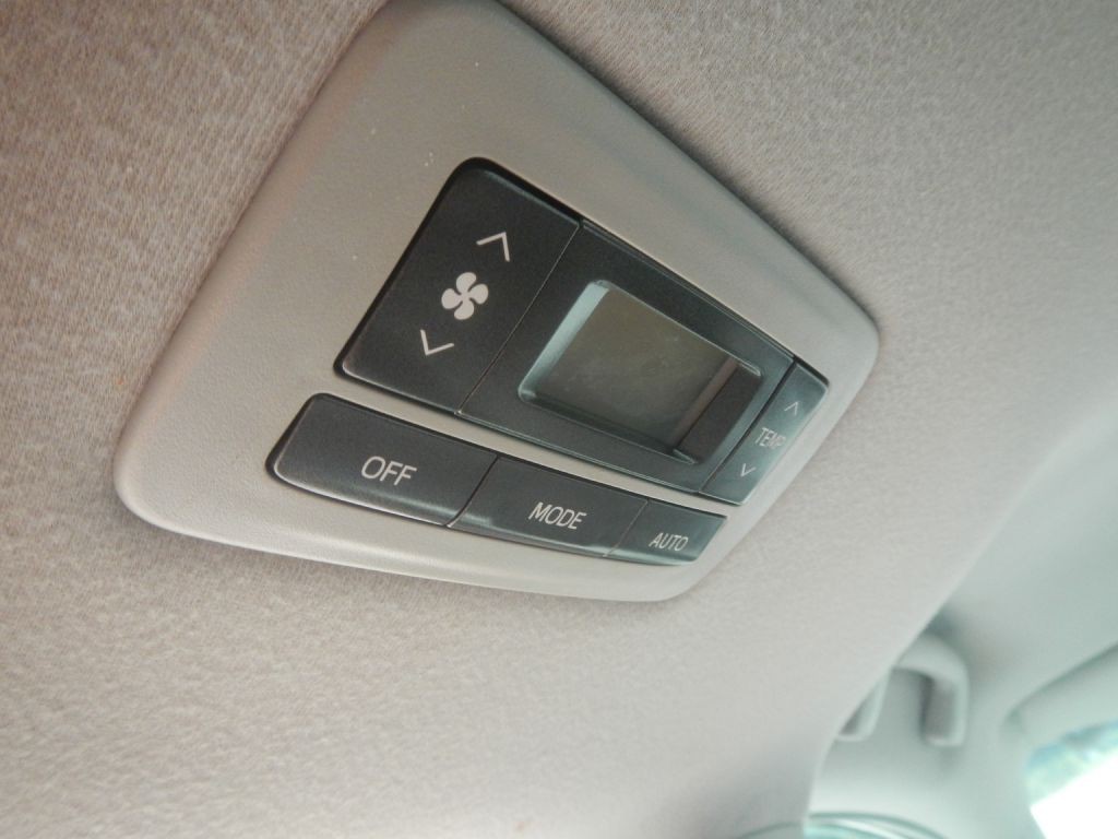 2013 Toyota Sienna Image 44