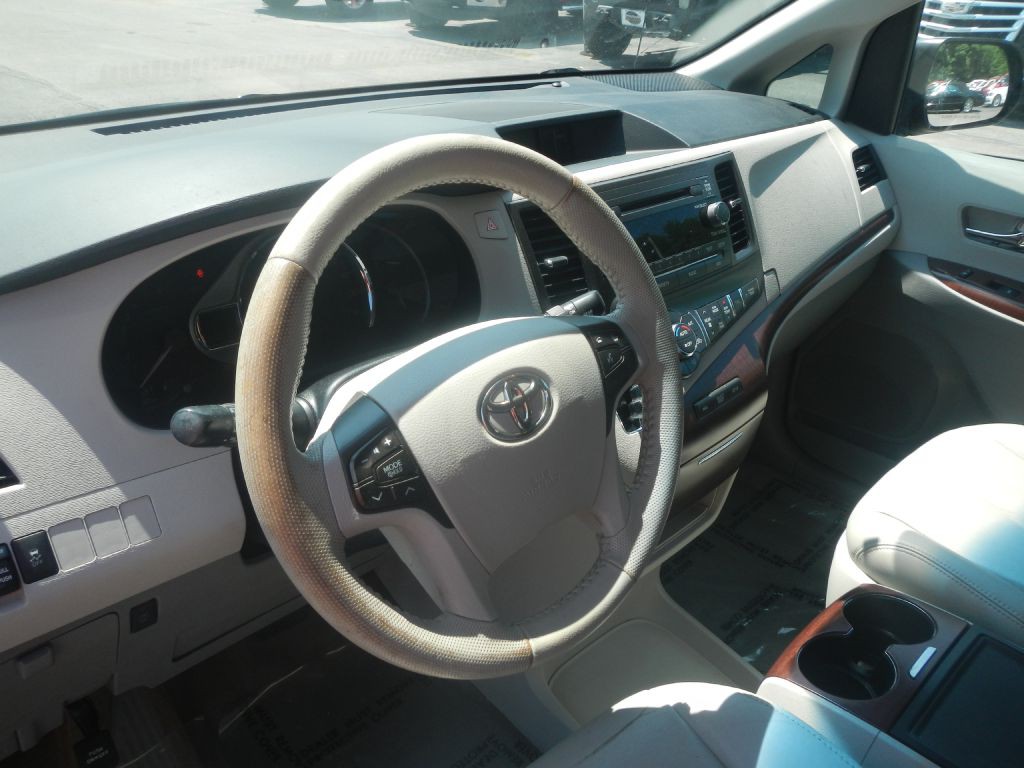 2013 Toyota Sienna Image 51