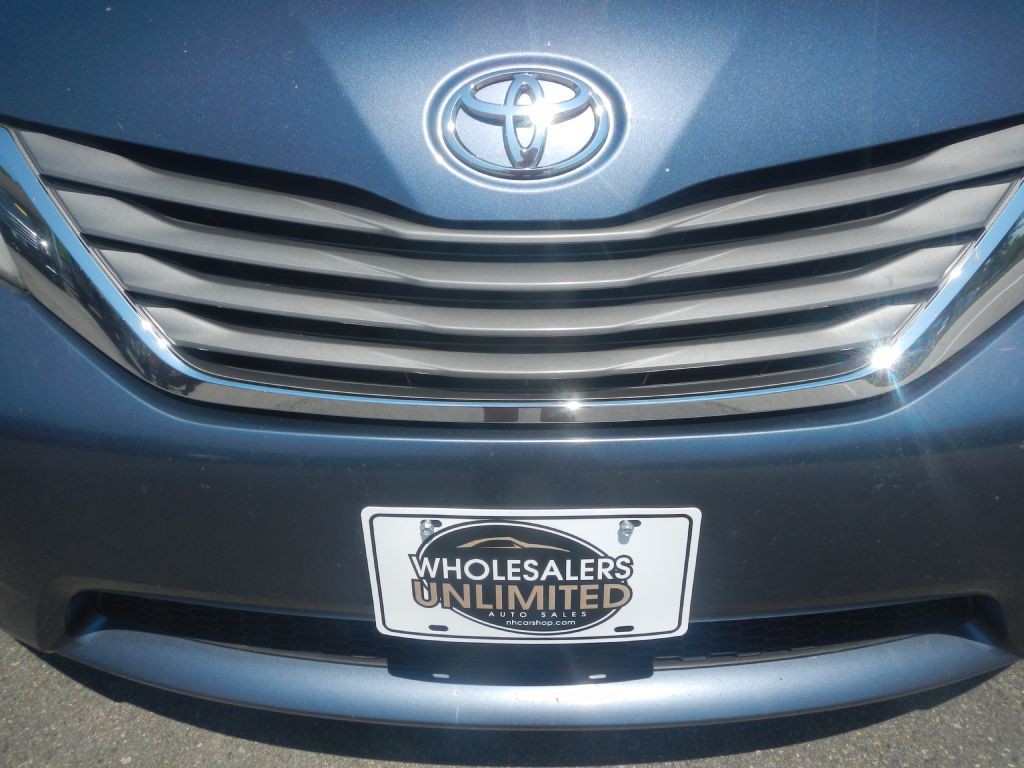 2013 Toyota Sienna Image 57