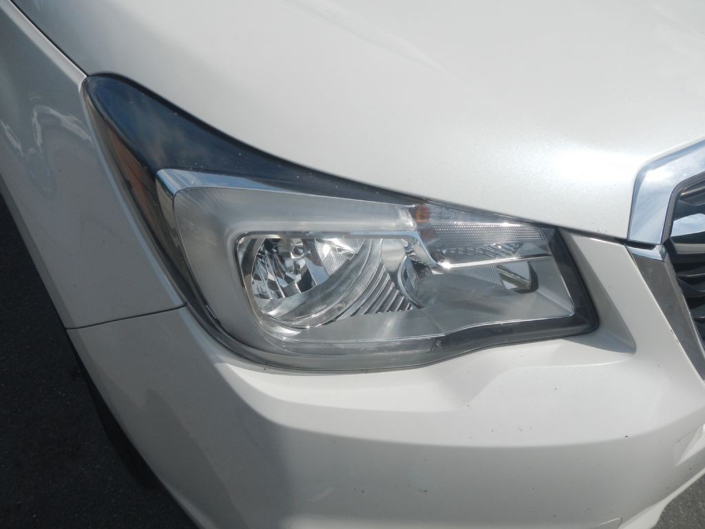2018 Subaru Forester Image 12