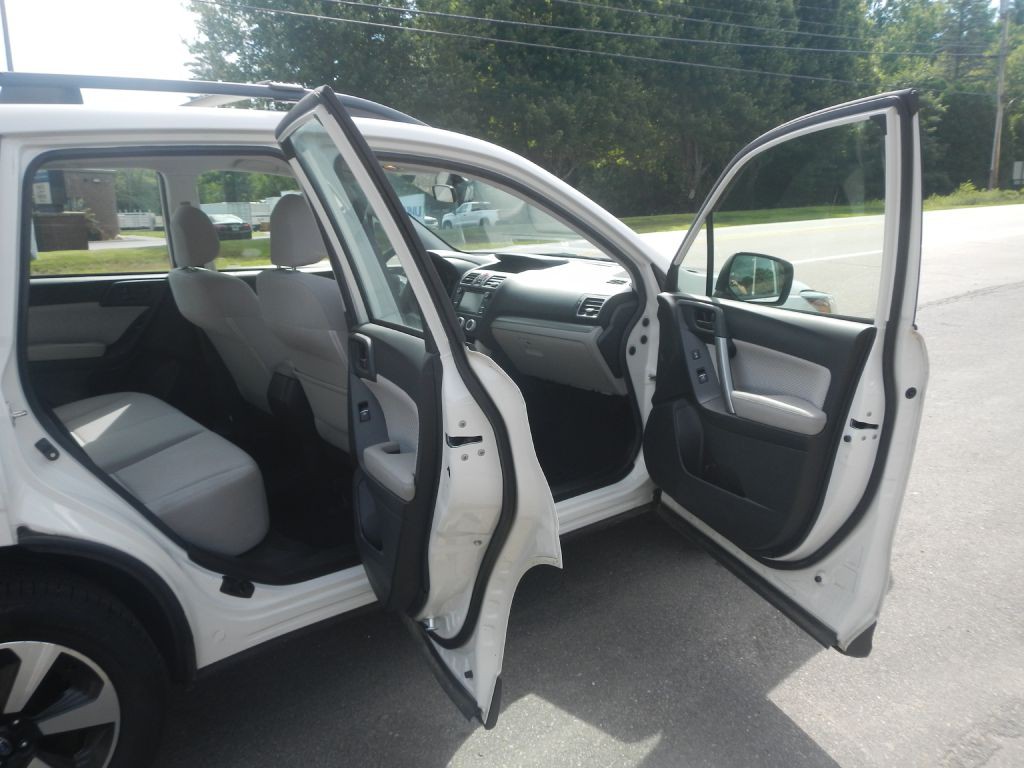 2018 Subaru Forester Image 16