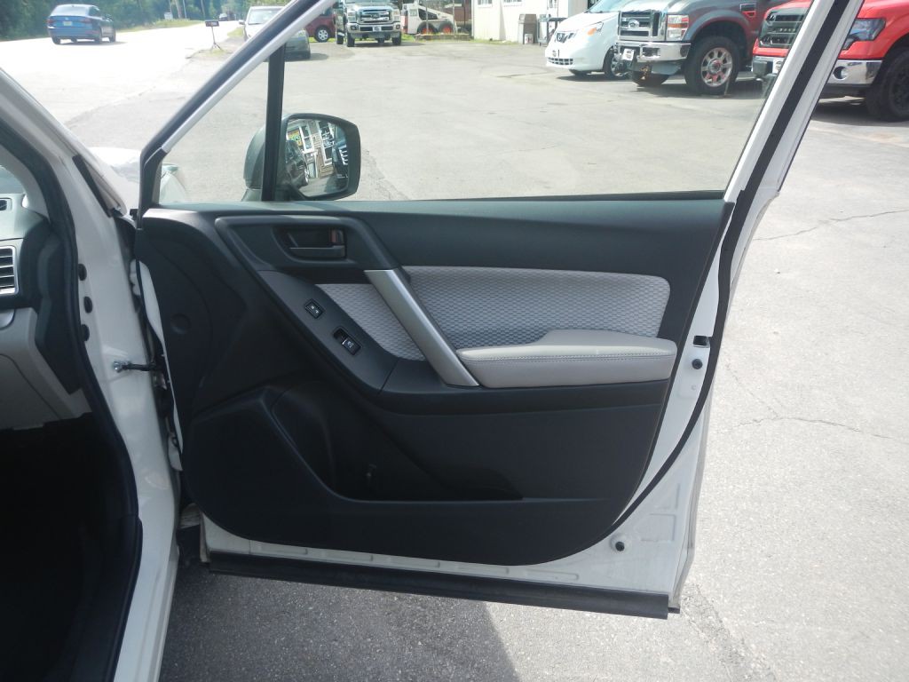 2018 Subaru Forester Image 17