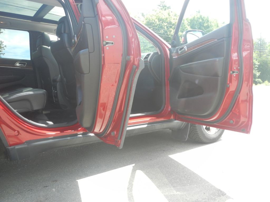 2011 Jeep Grand Cherokee Image 16