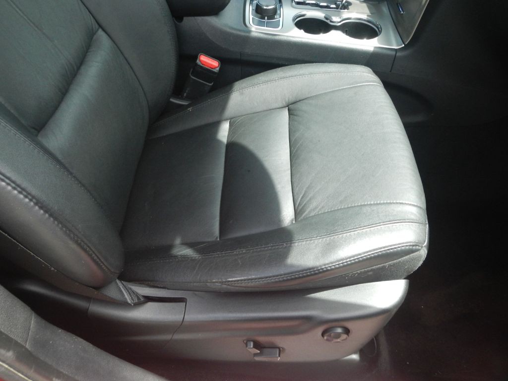 2011 Jeep Grand Cherokee Image 22