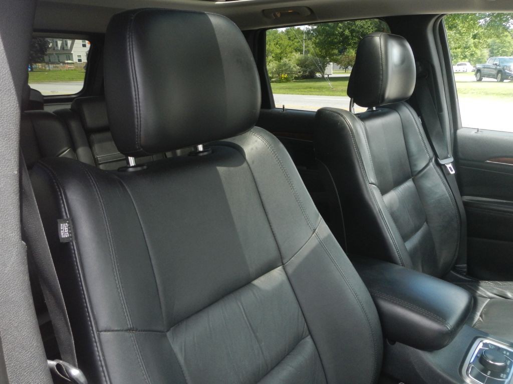 2011 Jeep Grand Cherokee Image 23