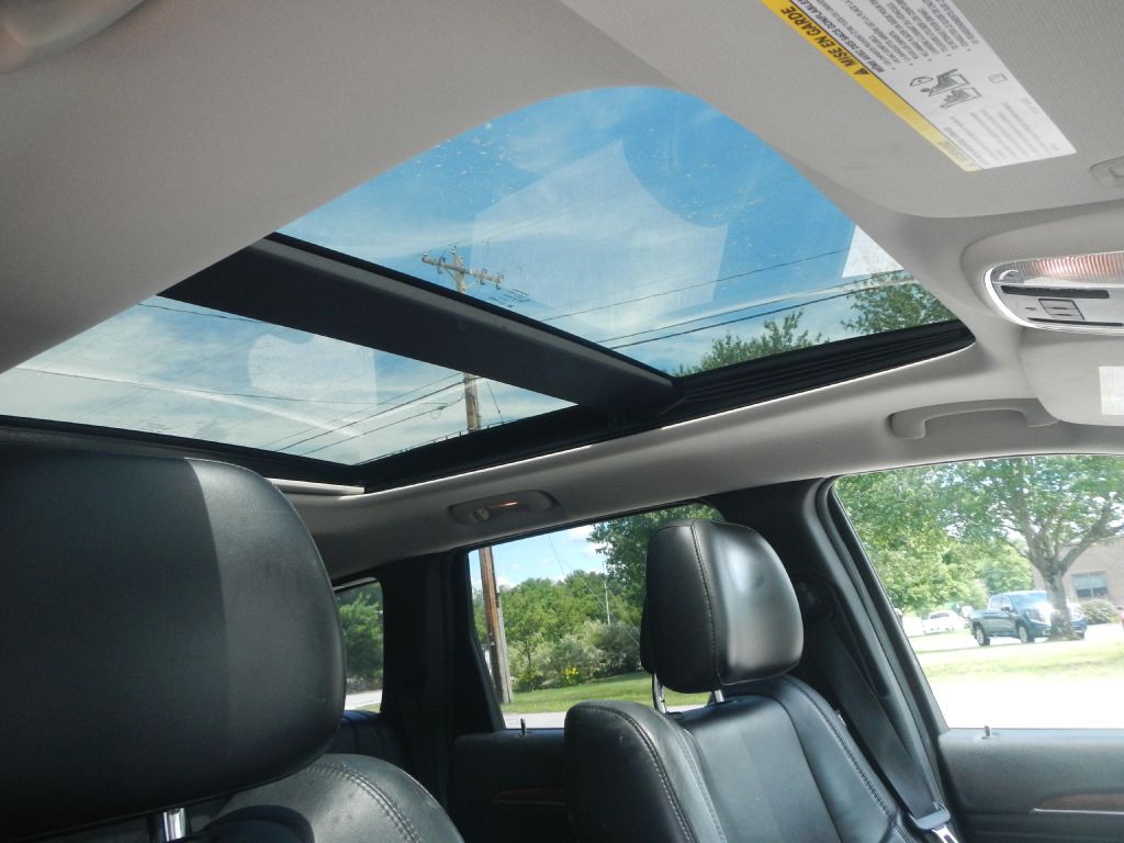 2011 Jeep Grand Cherokee Image 24