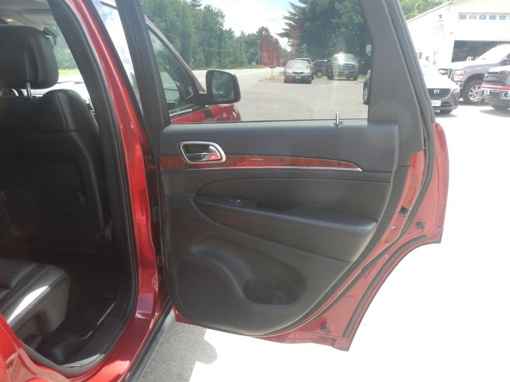 2011 Jeep Grand Cherokee Image 25