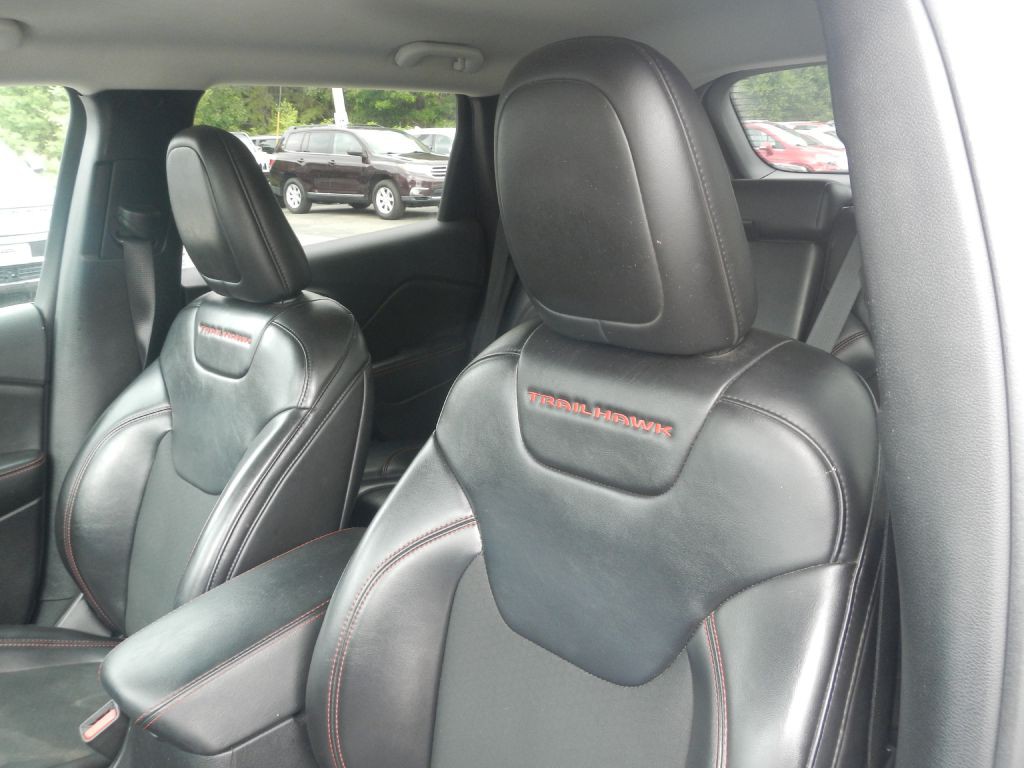 2019 Jeep Cherokee Image 9